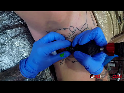 ❤️ Sully Savage, une chaudasse extrêmement tatouée, s'est fait tatouer le clitoris. ❤️ Vidéo de porno at fr.killvs.top ☑